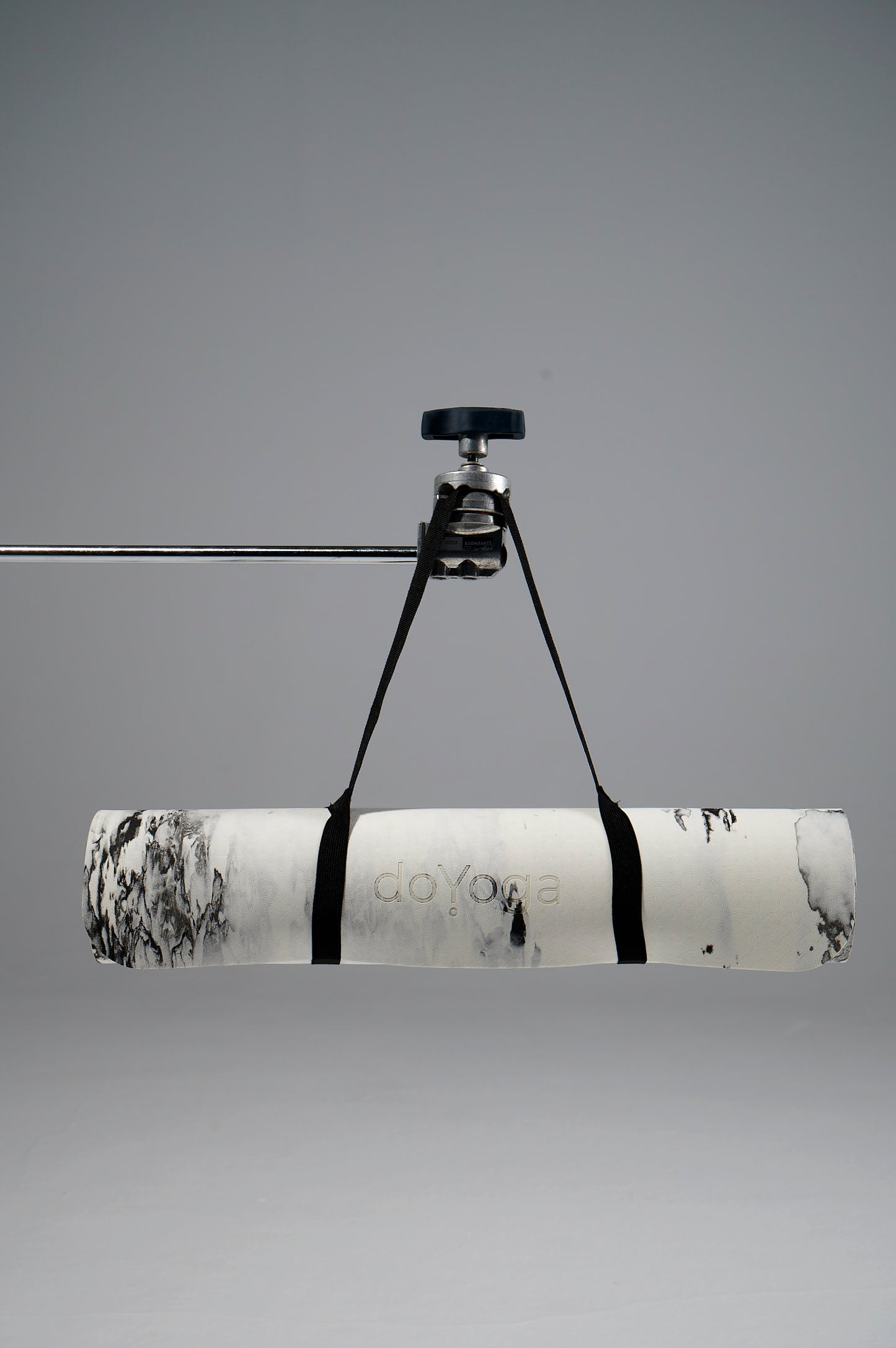 Biało-czarna mata TPE do jogi.