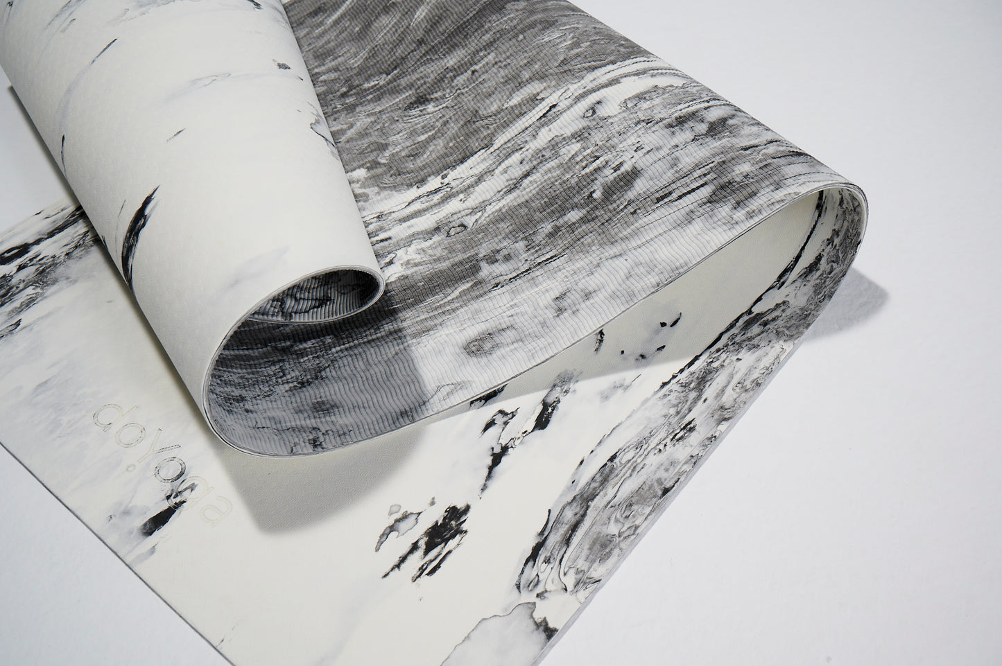 Mata do jogi TPE z dwóch stron.