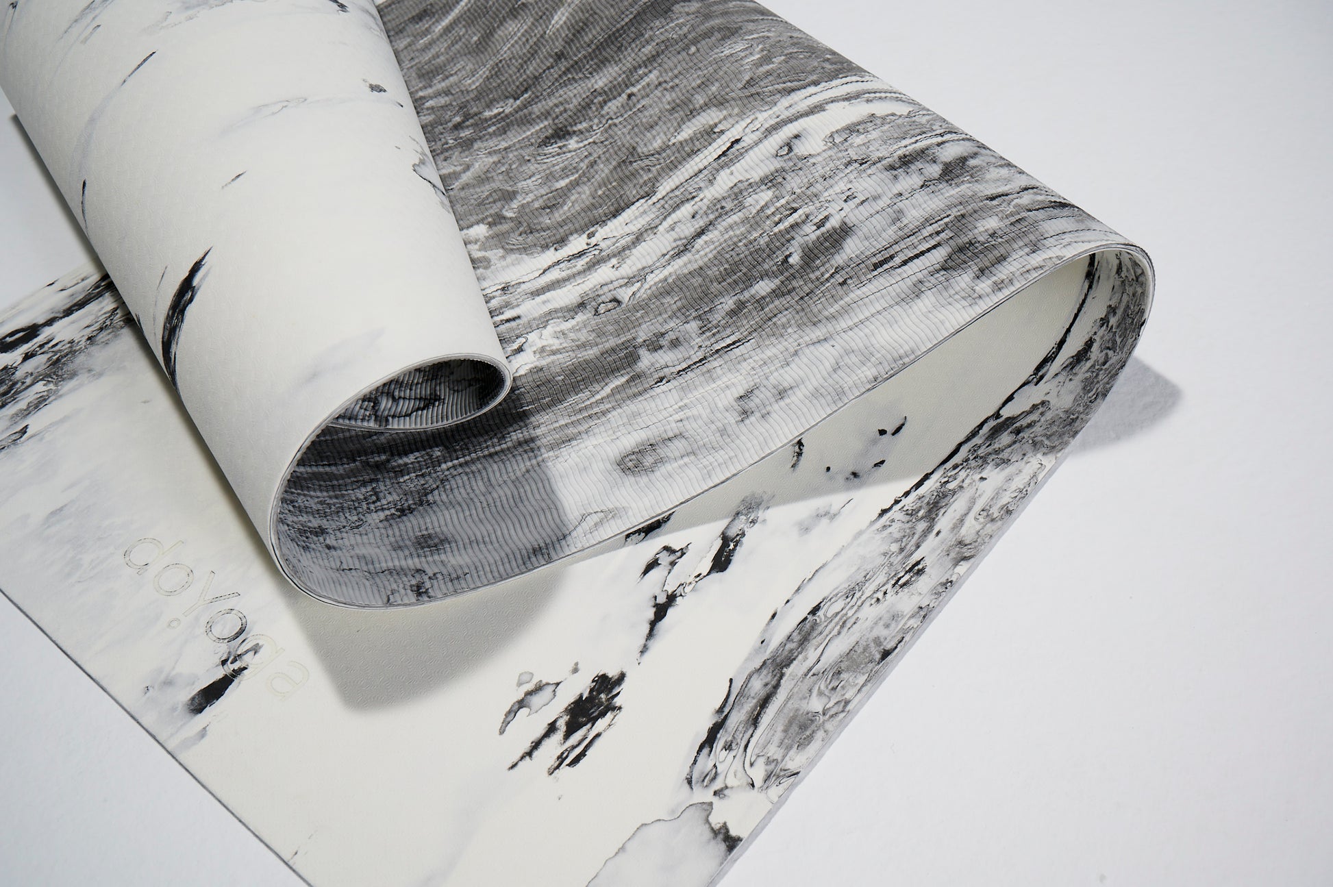 Mata do jogi TPE z dwóch stron.